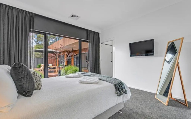 Villa Simone - Tranquil Hideaway in the Heart of Echuca