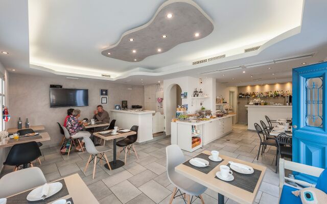 Alexandros Suites & Apartments