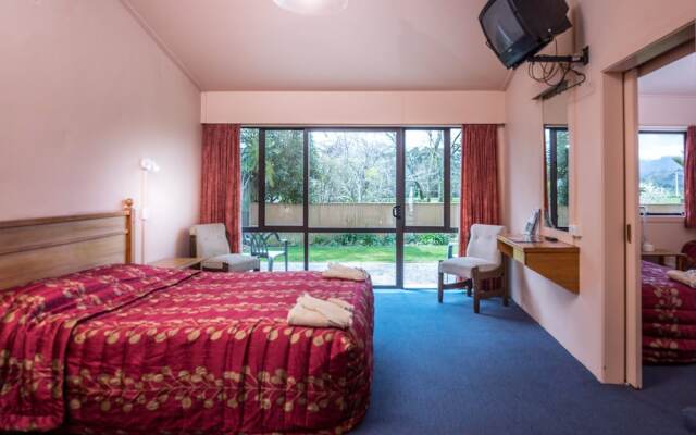 Karamea Village Hotel