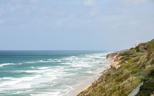 Seaside Escape with Private Patio by Sea N Rent