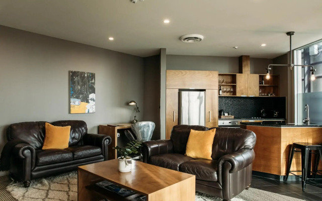 King and Queen Hotel Suites