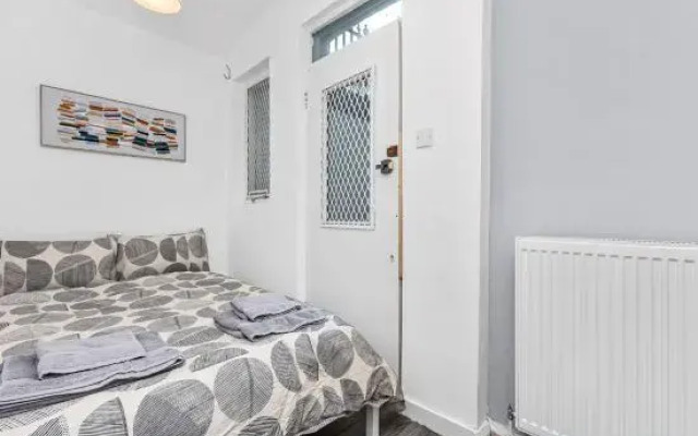 Fantastic 4 bedroom apartment in Russell Square