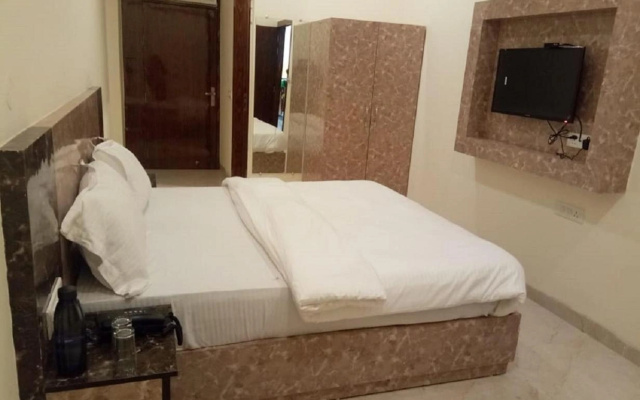 OYO 88430 Hotel Param Palace
