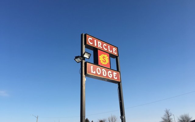 Circle S Lodge
