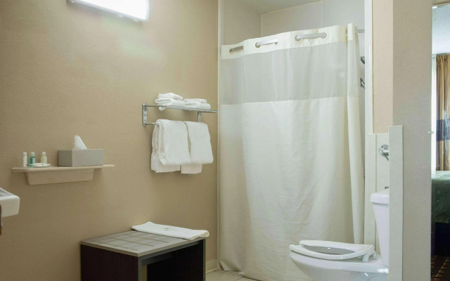 Quality Inn Raynham - Taunton