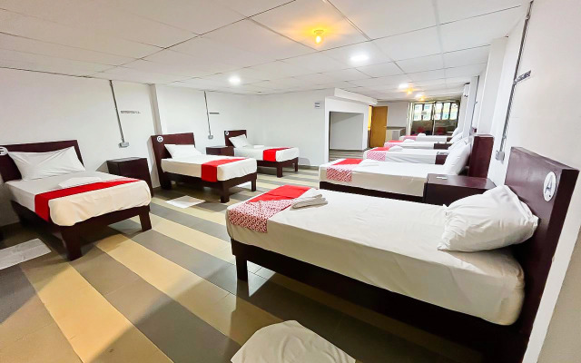 OYO 90572 J Hotel Masjid India