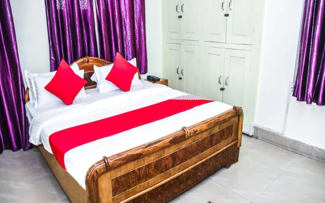 OYO 14606 Holiday Inn