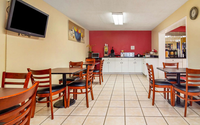 Econo Lodge Research Triangle Park