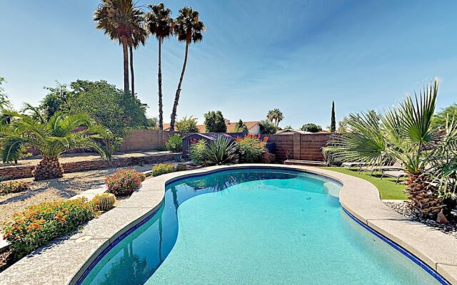 747 Phoenix - 4 Br Home