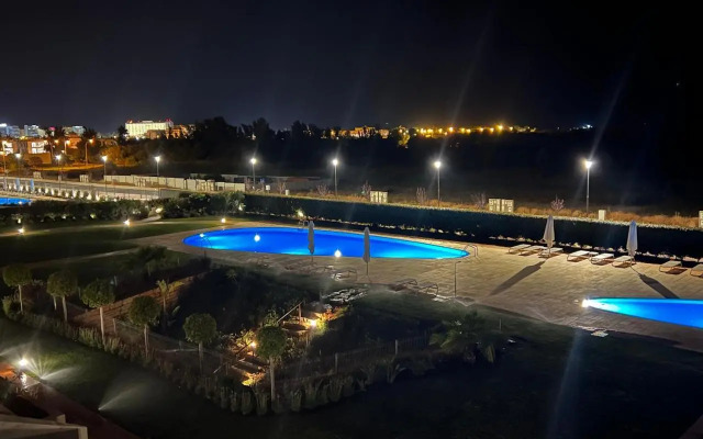 Gorgeous apartment with pools and golf court view