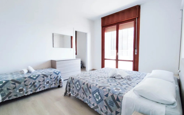 Spacious Flat With Balcony by the sea