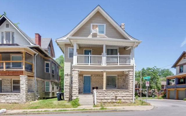 Luxurious 2BR Kansas City Condo Near Downtown