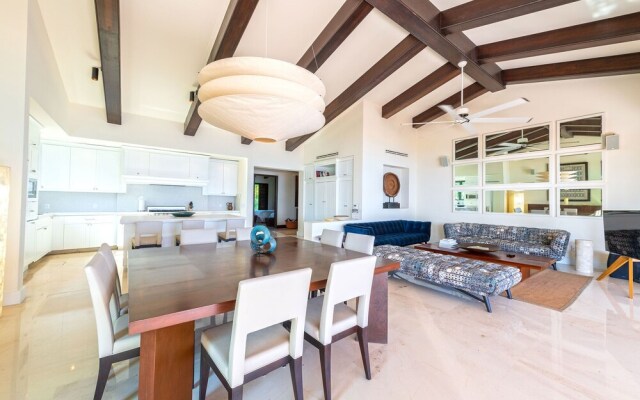 Gorgeous 4 Bedroom Condo