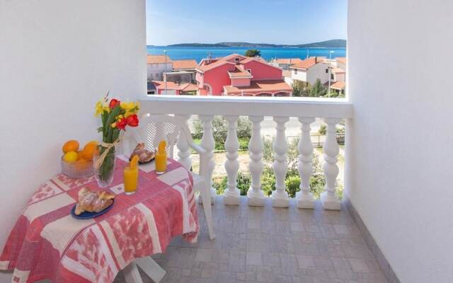 "brodarica Penthouse 4+2, Sea View"