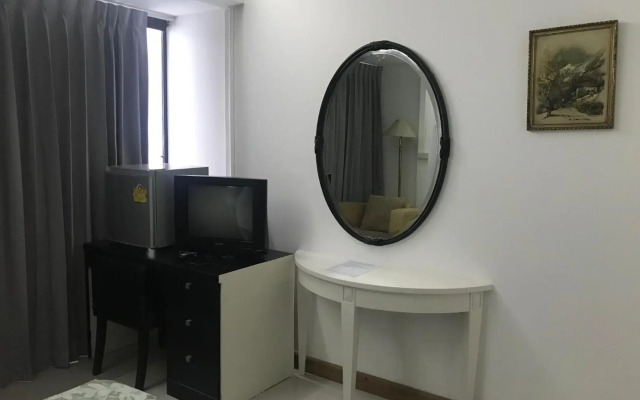 Nine Place Sukhumvit 40 - Hostel
