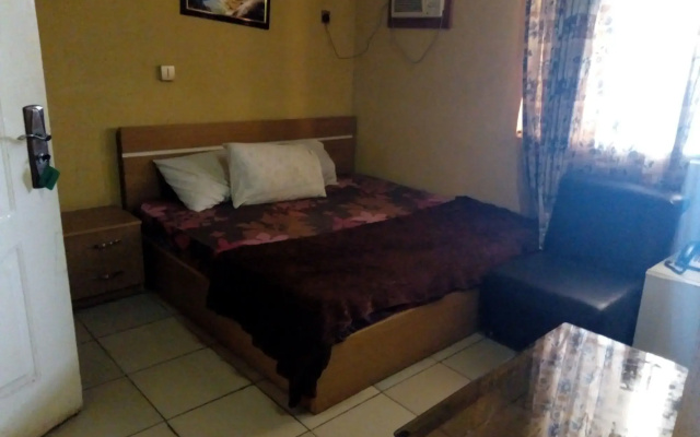 Adebayowa Hotel
