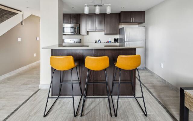 Modern Downtown Apartment