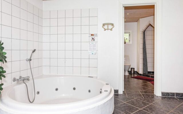 19 Person Holiday Home in Logstor-by Traum