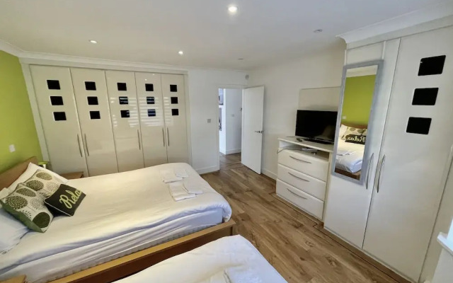 Four Corners Holiday Home with Hot Tub & Sauna