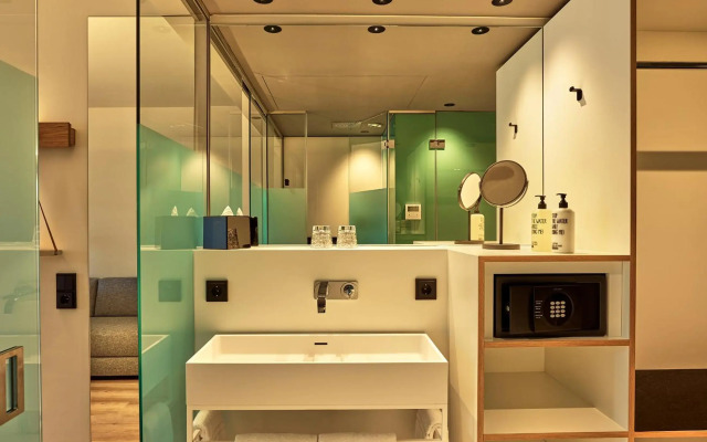 MOXY London Heathrow Airport