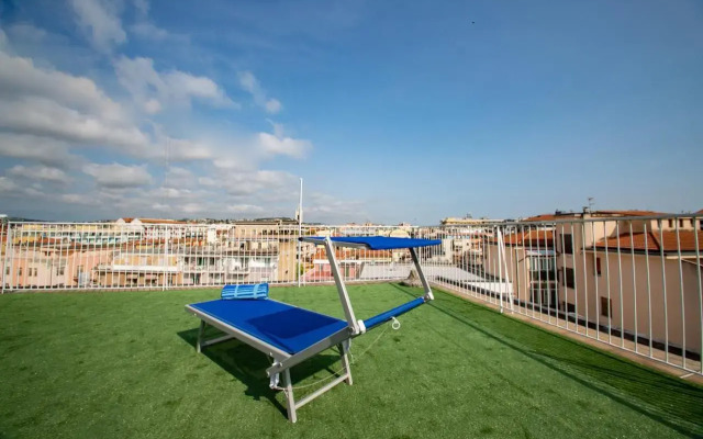 Pieno centro, due passi dal mare e 180mq terrazza
