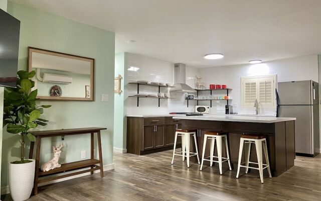 Holiday Motel & RV Park