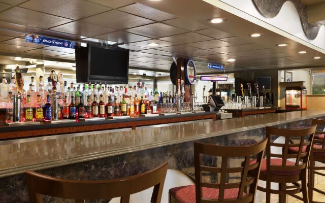 HomeTowne Studios by Red Roof & Conference Center Cortland