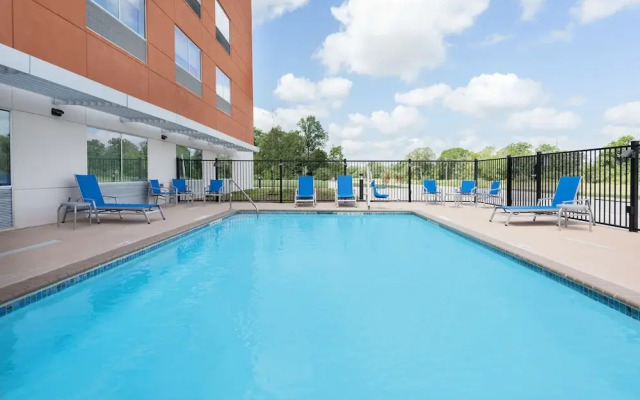Holiday Inn Express & Suites Bryan