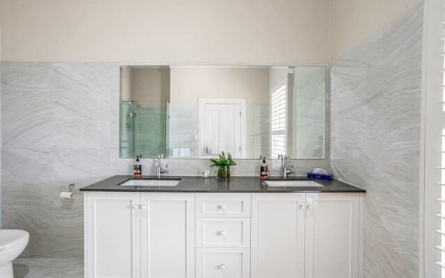 Grandview Accommodation - The Elm Tree Apartments