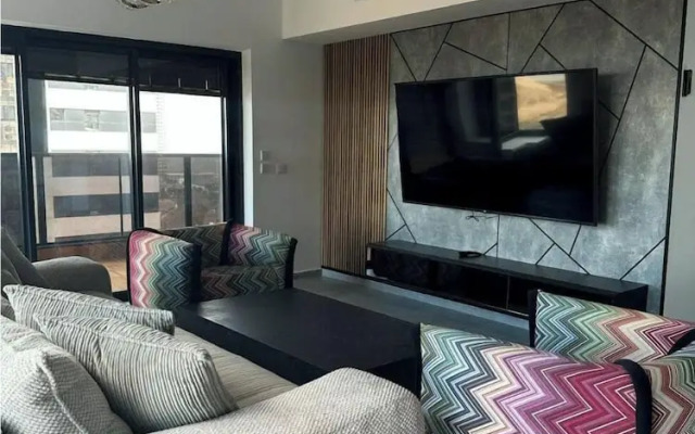 Charming 4BR APT with Stellar Sea View