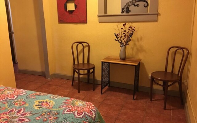 The Historic Leakey Inn