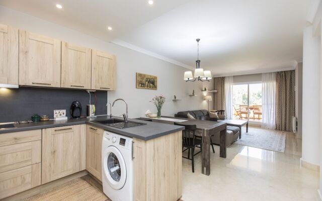 Perfect Location Between Golf and Beach