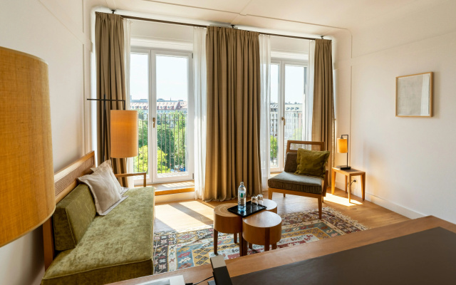 Louis Hotel