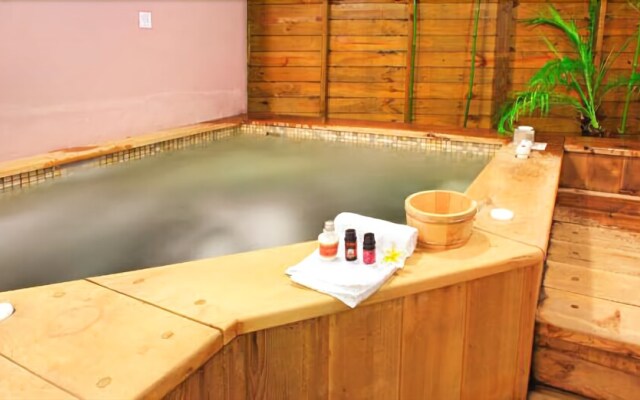 Li Chih Thanl Thuei Hot Spring & Resort