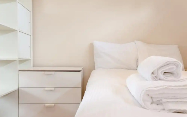 4 Bedroom Mews House in Kensal Rise