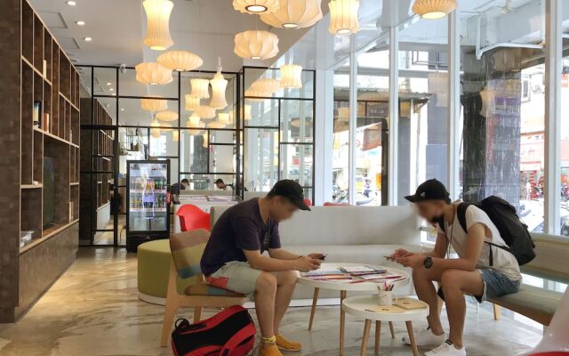 Single Inn Kaohsiung Station Hostel