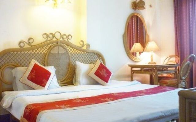 Royce Hotel