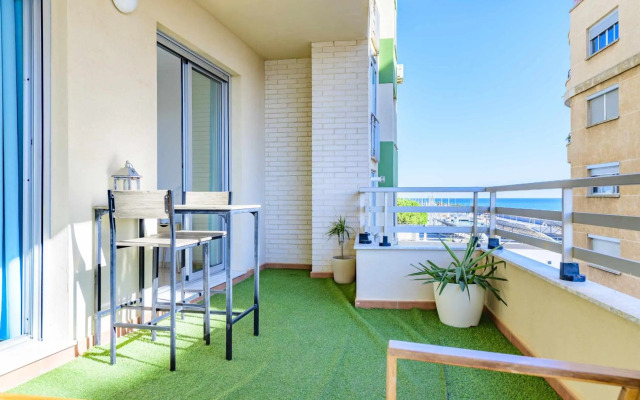 Apart Port Arenal con terraza y piscina