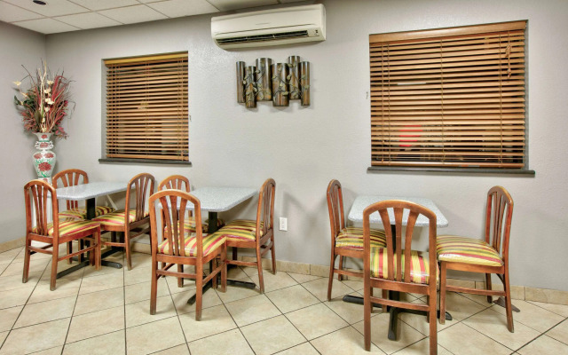 Super 8 by Wyndham Amarillo