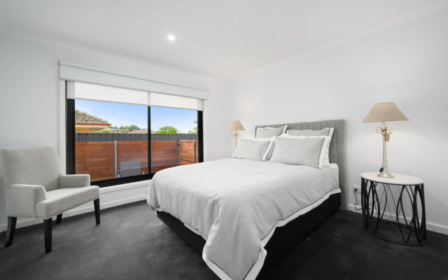 Comfort & Style - Luxurious Central Apartment