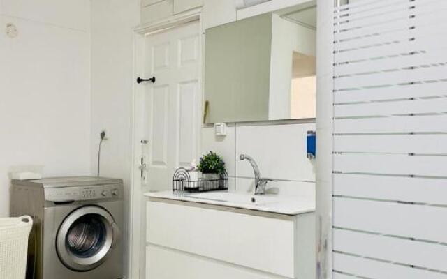 Beautiful apartment on the beach in Bat yam