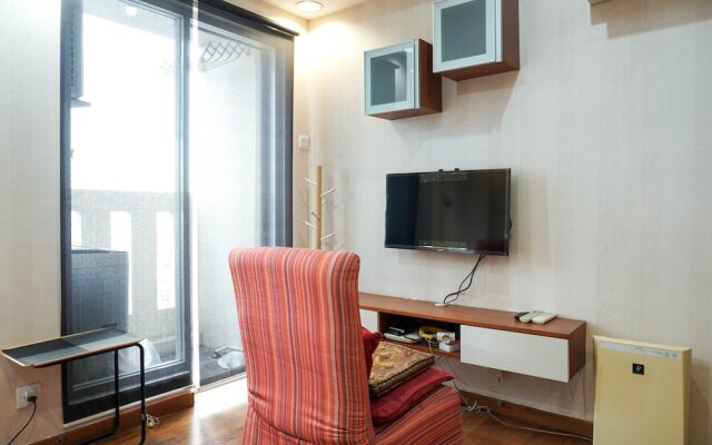 Cozy and Modern Studio Apartment at Belmont Residence Puri