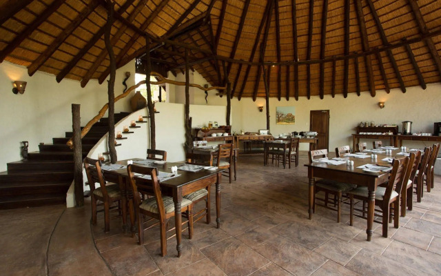 Mopane Bush Lodge