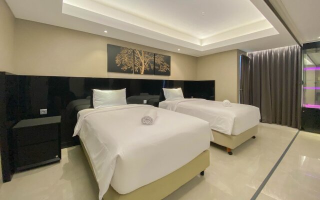 Spacious Combined Studio Apartment At Warhol (W/R) Residence