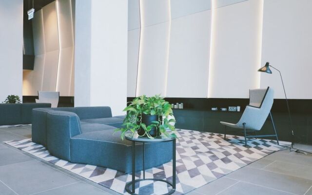 HFN Riverside Docklands Apartment