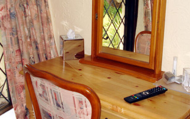 Weeke Brook - Quintessential Thatched Luxury Devon Cottage