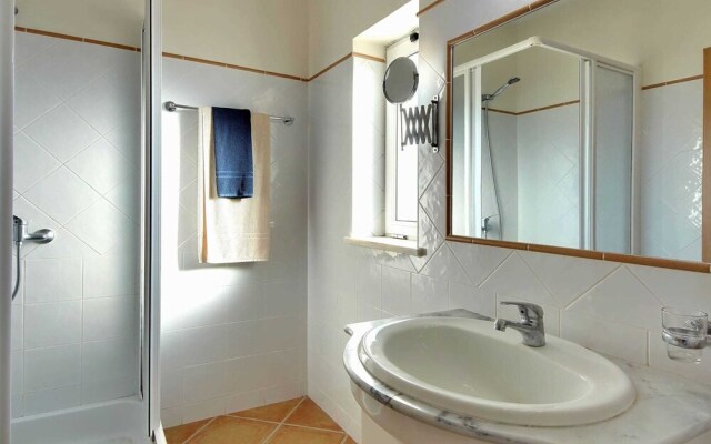 Villa in Carvoeiro With Swimming Pool