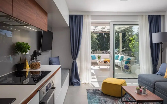Stunning Villa Scorpaena w swimming pool