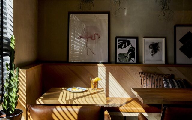 Отель Indigo Antwerp - City Centre, an IHG Hotel