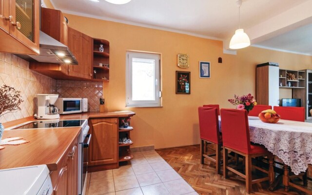 Stunning Apartment in Rovanjska With 3 Bedrooms and Wifi